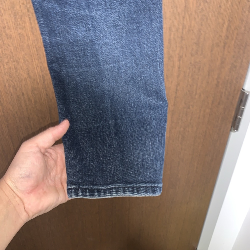 Women's Levi's High Waist Taper Size 30 Denim Stretchy Jeans Curvy Jeans Skinny - Picture 2 of 8
